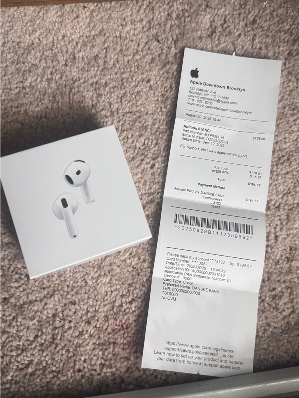 Apple White Wireless Earbuds with Compact Charging Case